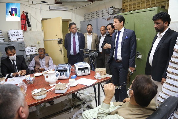 د افغانستان بانک، په پلازمینه کابل کې د افغانیو زاړه بانکنوټونه وسوځول