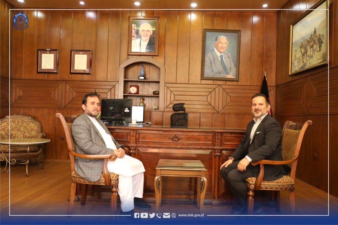 دیدار سرپرست د افغانستان بانک با یکتن از اعضای رهبری شورای همبستگی صرافان