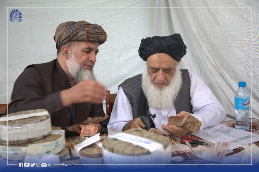 د افغانستان بانک په لویدیځ زون کې د مندرسو بانکنوټونو سوځول