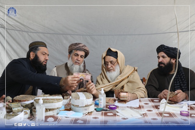 د افغانستان بانک له غرب زون څخه راټول شوي مندرس بانکنوټونه وسوځول